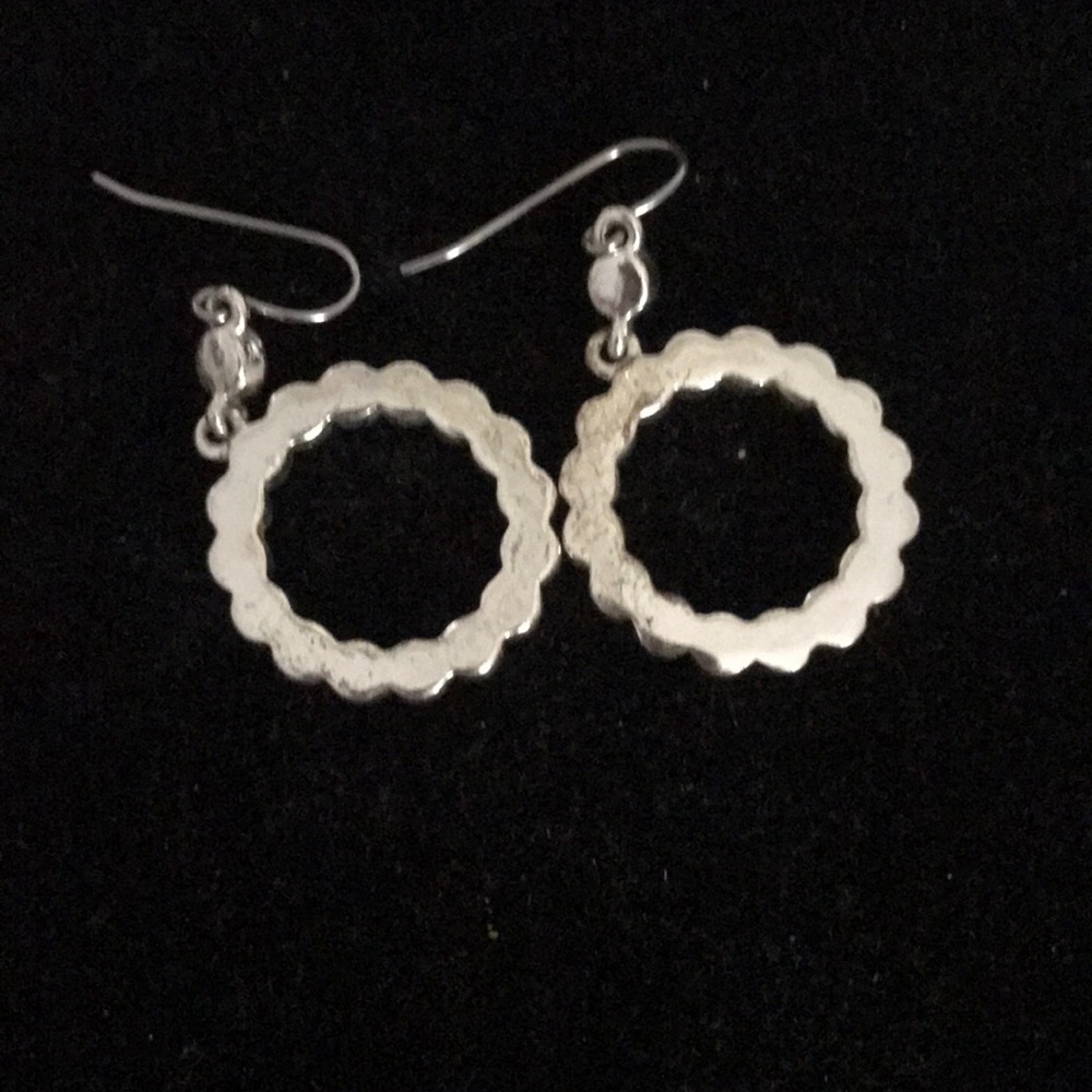 Diamond/Crystal like Costume Jewelry - Picture 10 of 12